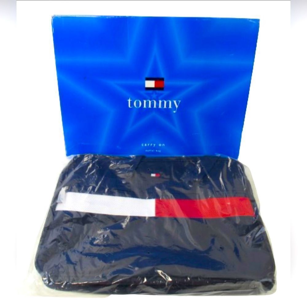 Brand: Tommy Hilfiger
Model: Carry-On Duffel Bag